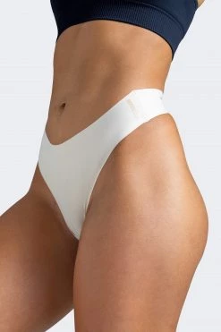 Elaine DYE Seamfree Thong - 2 Pack Beige